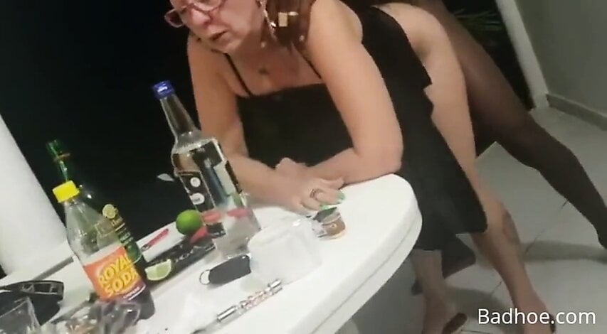 French mature fucks BBC while her friends recording